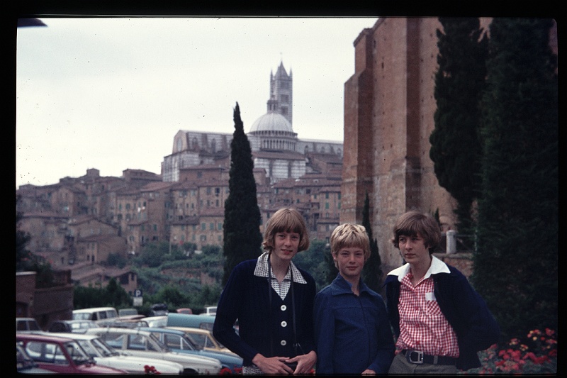 26.Siena jul 1977 Brigitte,Marion,Peter.JPG
